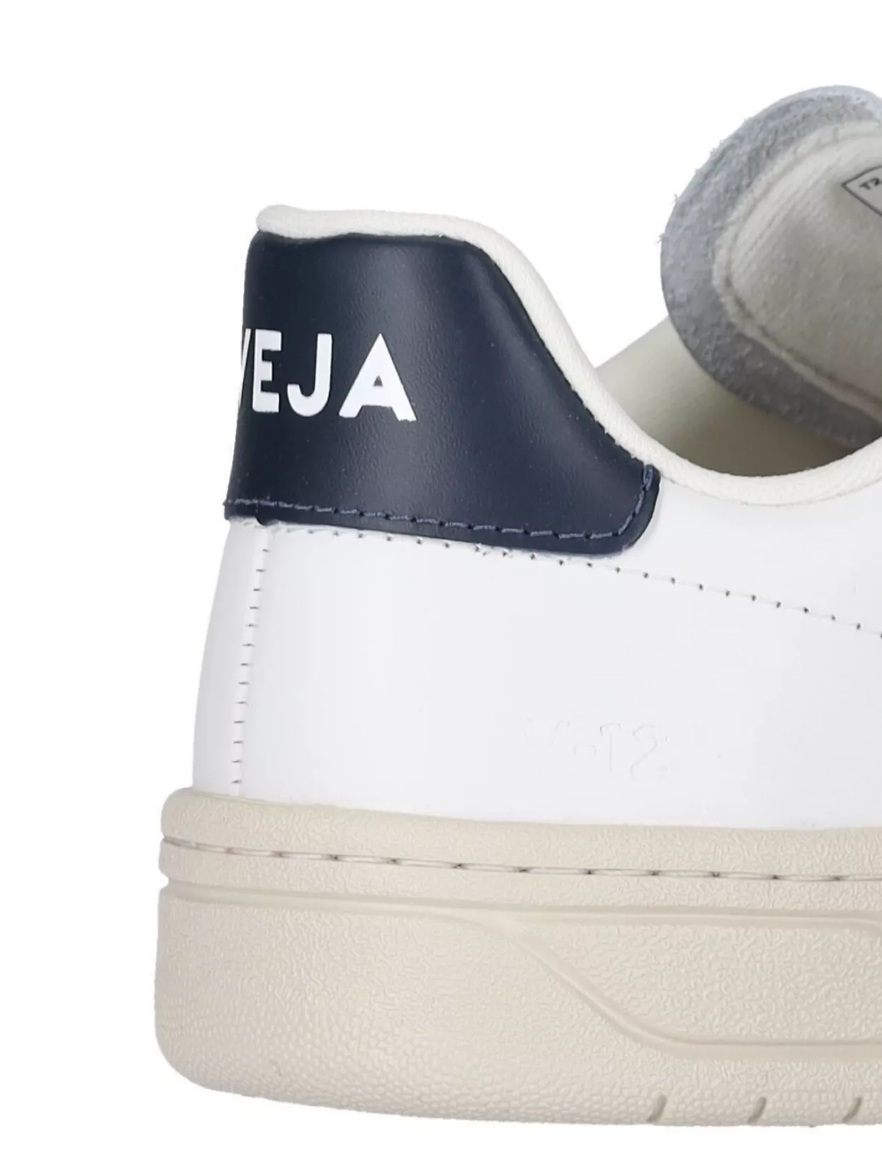 Veja Low Top Sneakers With Contrasting Heel Tab