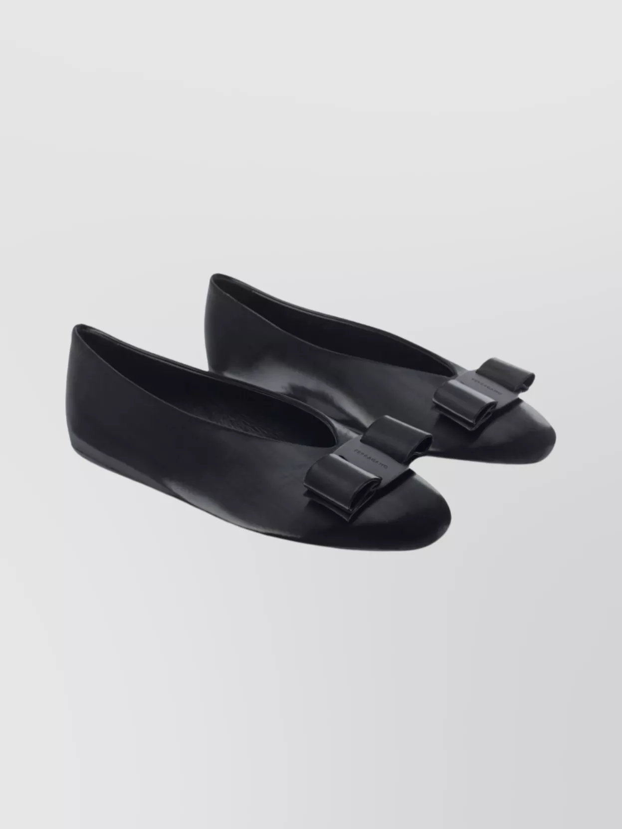 Ferragamo Leather Ballet Flats With Round Toe Design In Black