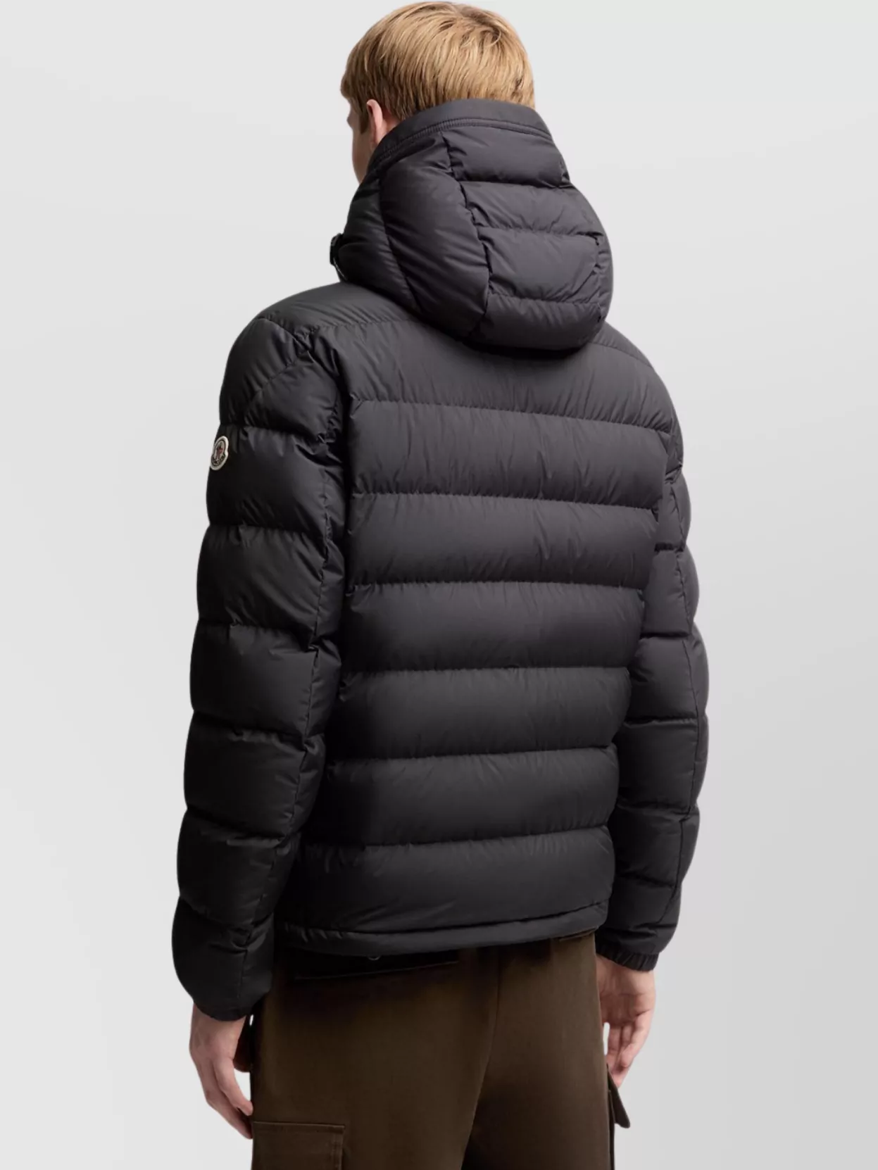 Moncler Short Hooded Down Jacket Laveraet