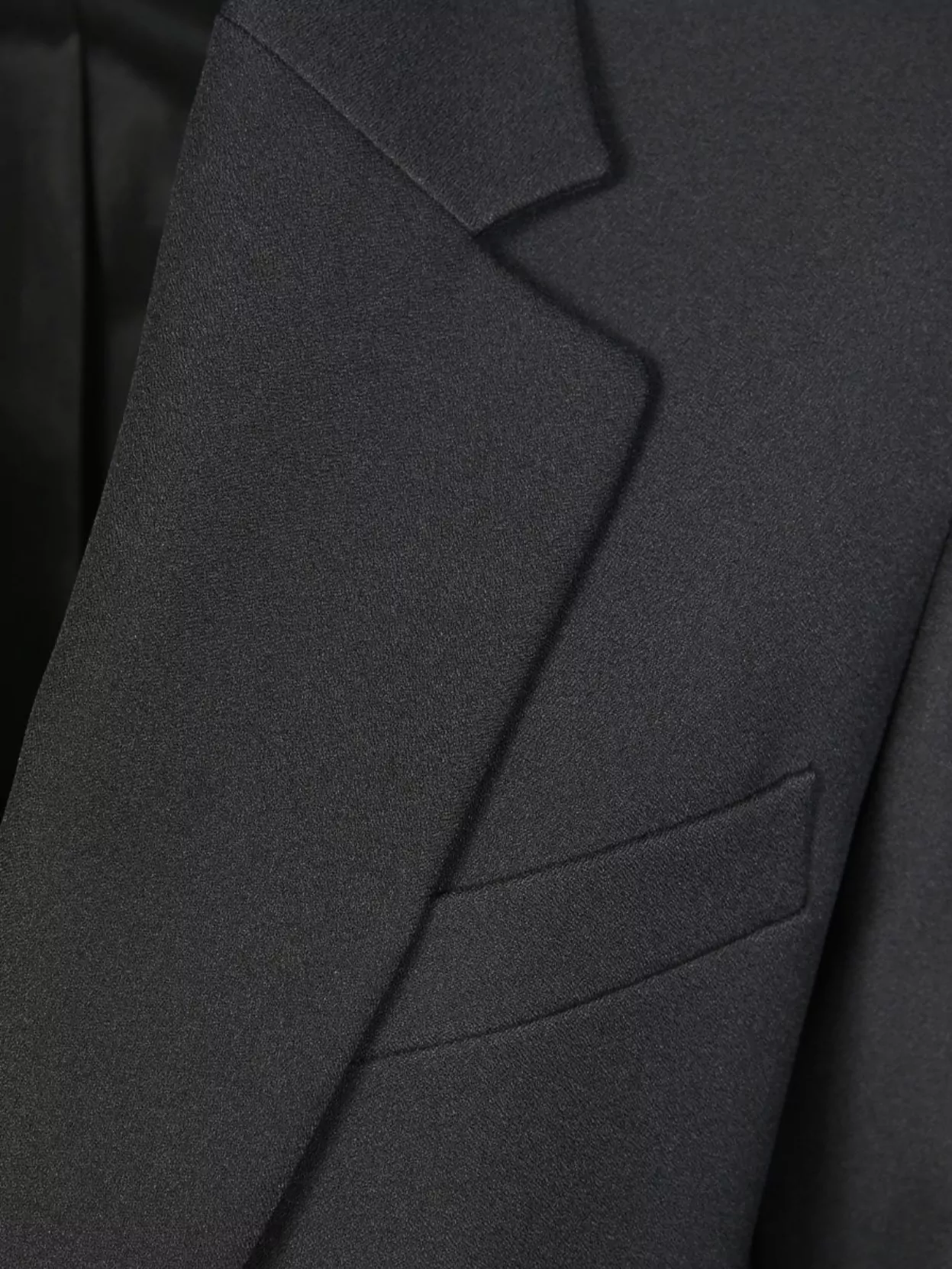 The Andamane Crepe Blazer With Notched Lapels And Pockets