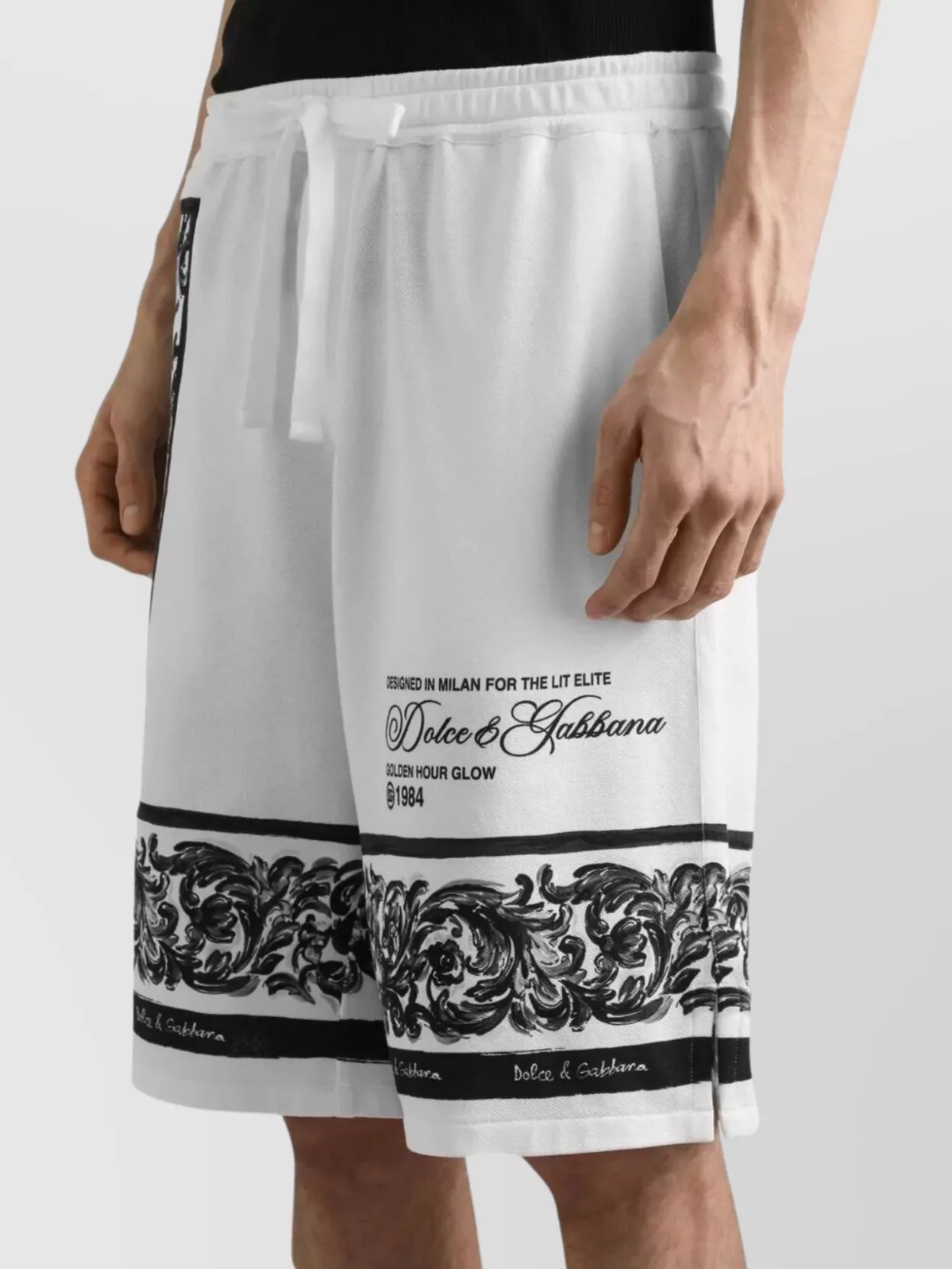 Dolce & Gabbana Majolica-print Knee Length Bermuda Shorts With Side And Back Pockets In White