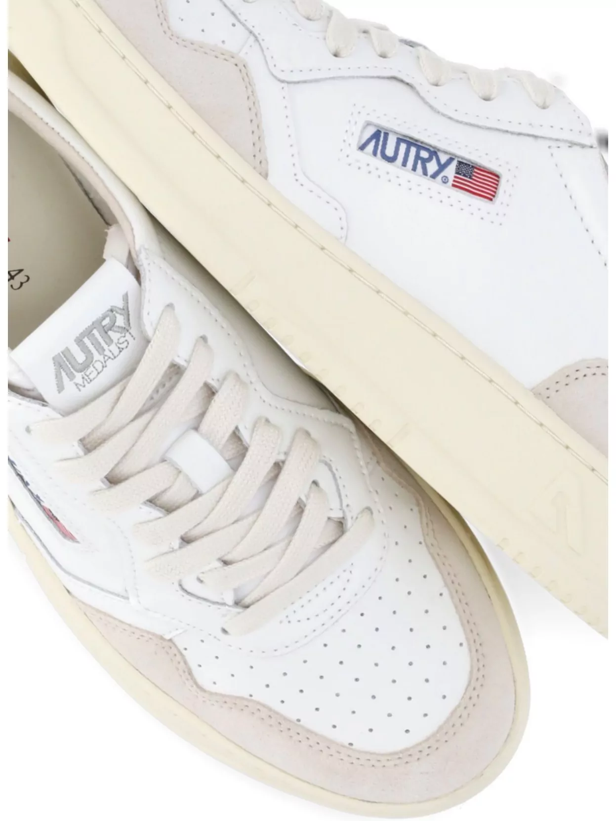 Autry Low Top Sneakers With Green Logo