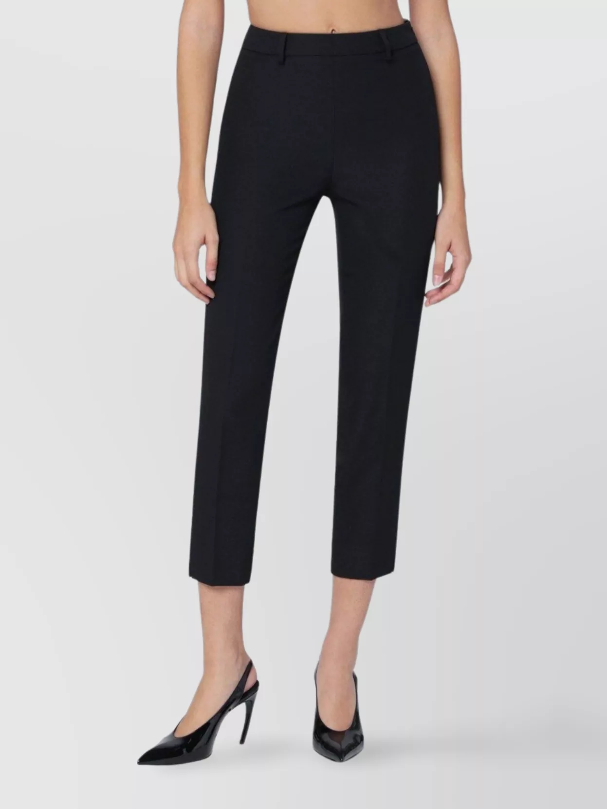 The Andamane Capri Trousers With Pockets And Belt Loops In Black