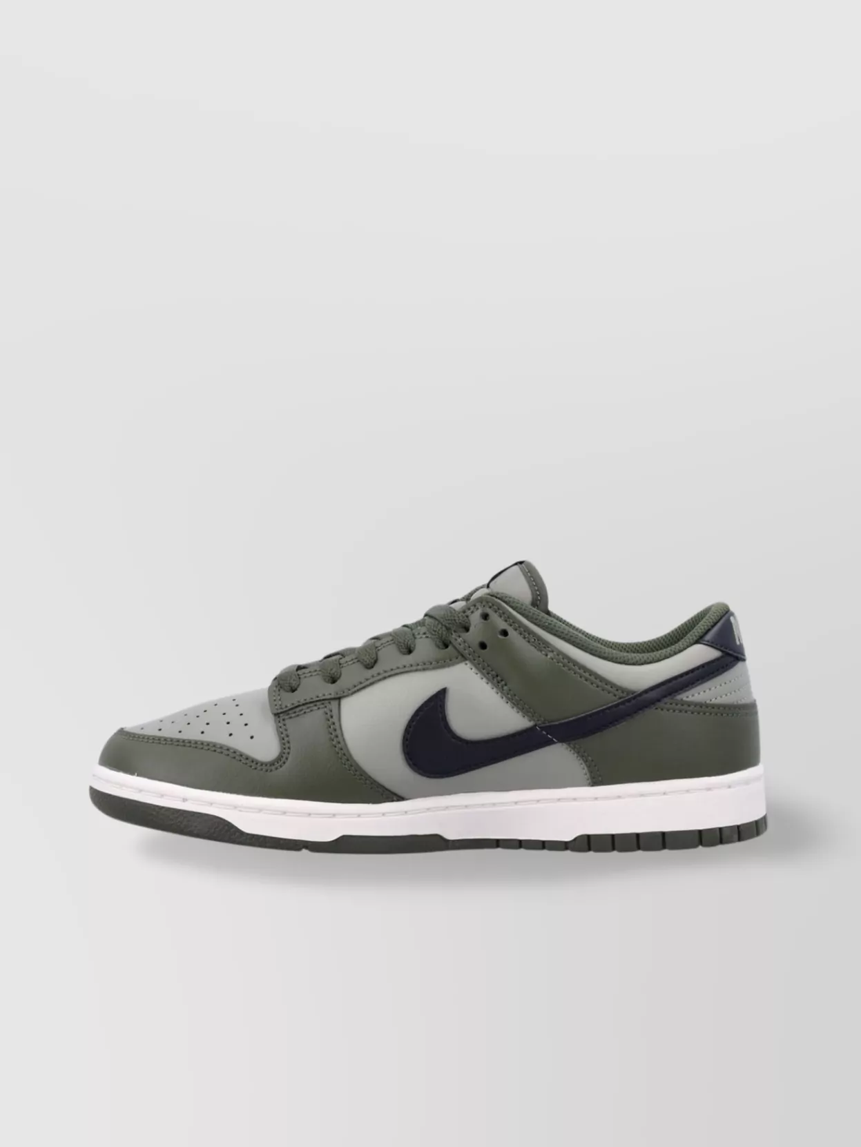 Nike Low Retro Sneakers Featuring Padded Collar