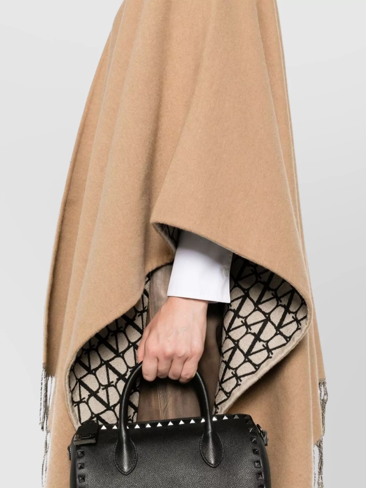 ポンチョ・ケープ Valentino Poncho Double Con Frange Valentino Double poncho with fringed detail edge | The