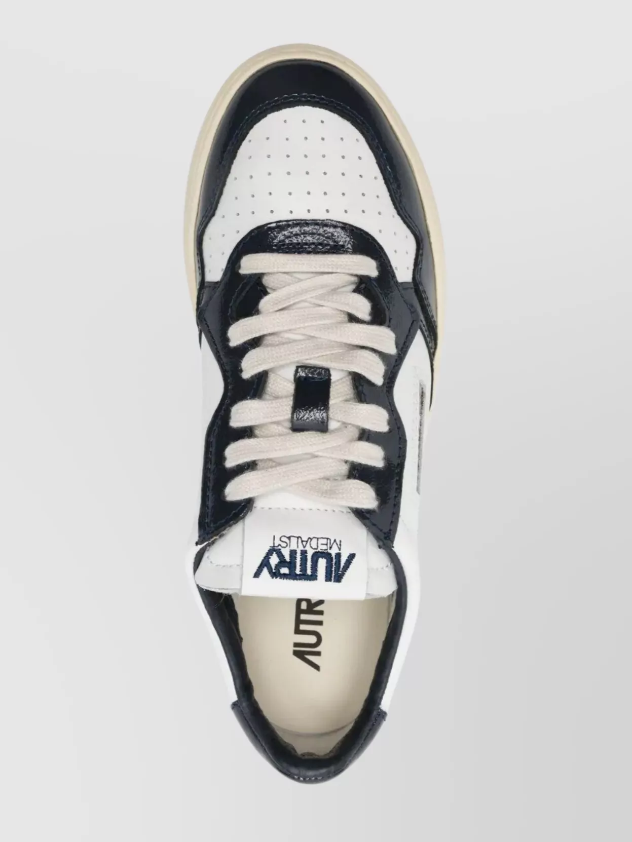 Autry Low Top Medalist Sneakers In Black