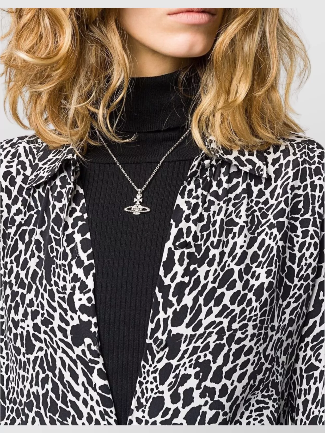 Vivienne Westwood Adjustable Cable Chain Crystal Pendant Detail