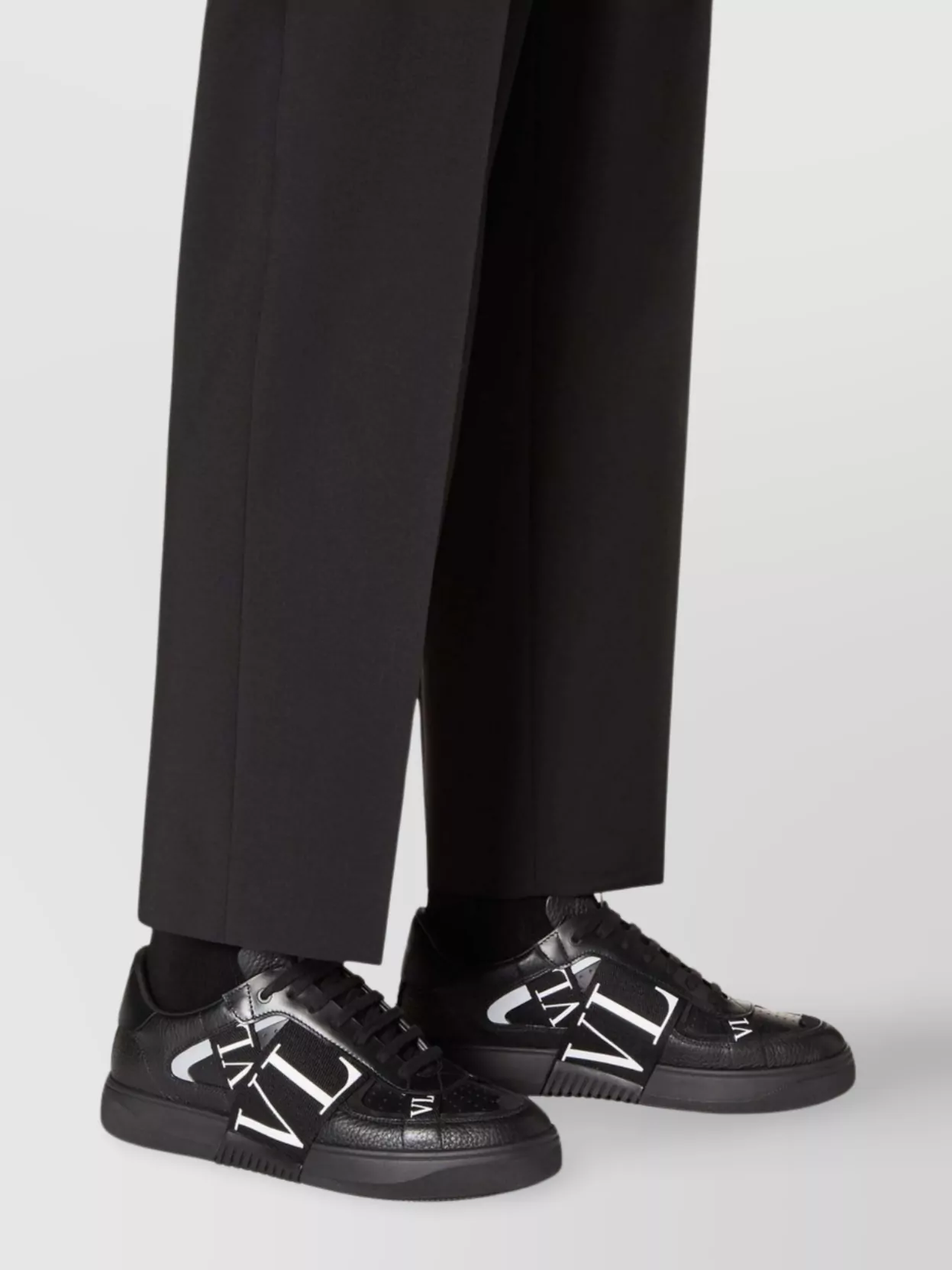 Valentino Garavani Vltn Ribbon Sneakers In Black