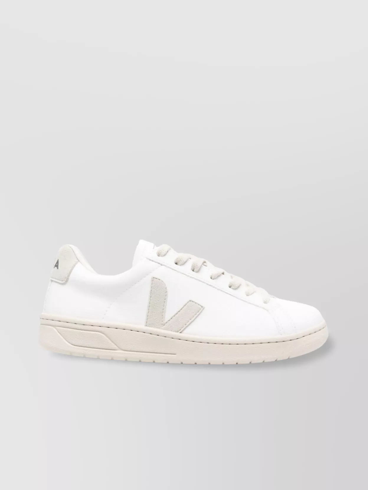 Veja Low-top Round Toe Rubber Sole Sneakers