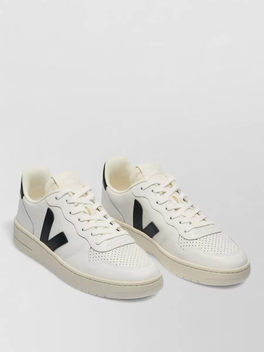 Veja Low-Top Sneakers