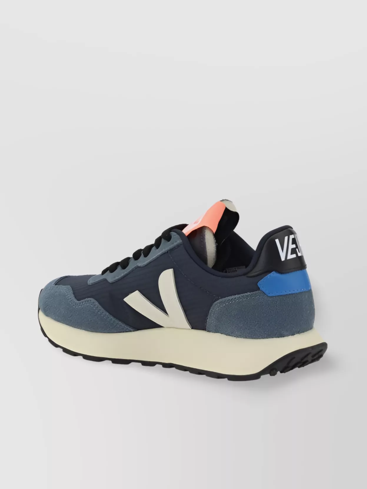 Veja Branco Ii Round Toe Sneakers