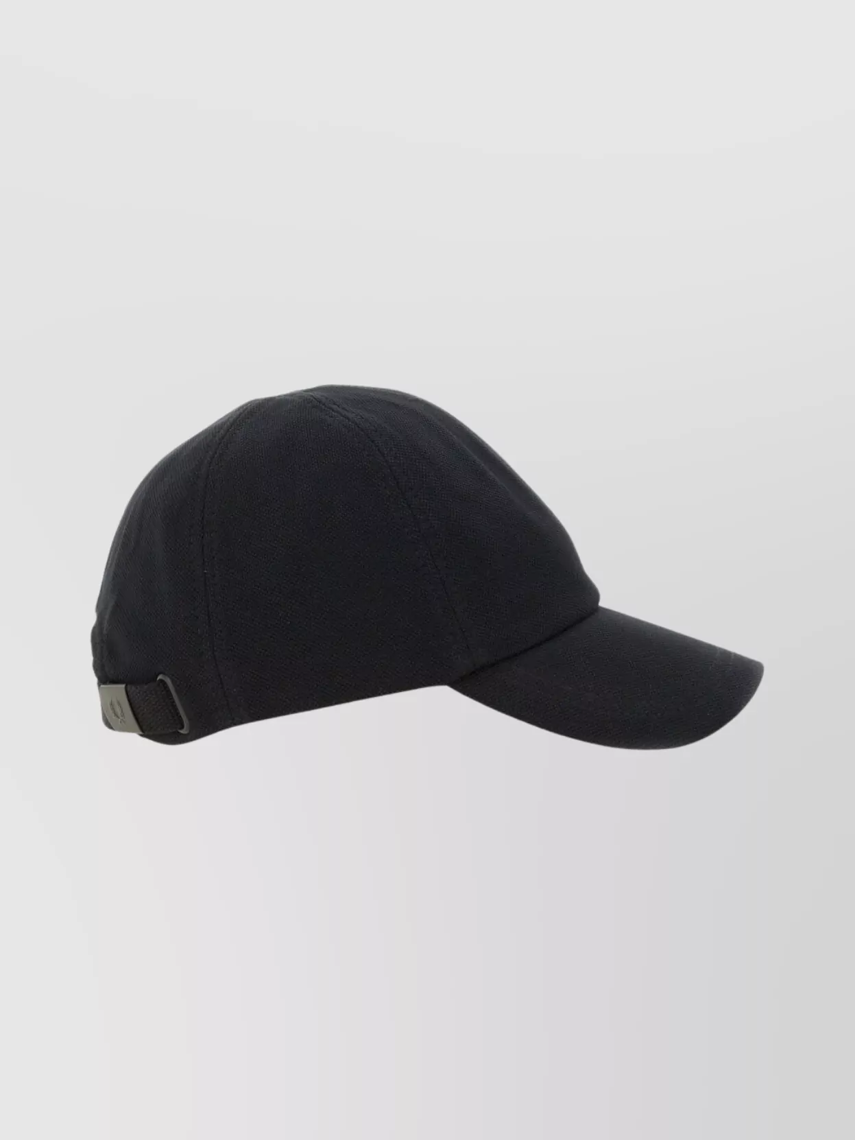 Fred Perry Stylish Hat With Curved Brim Design