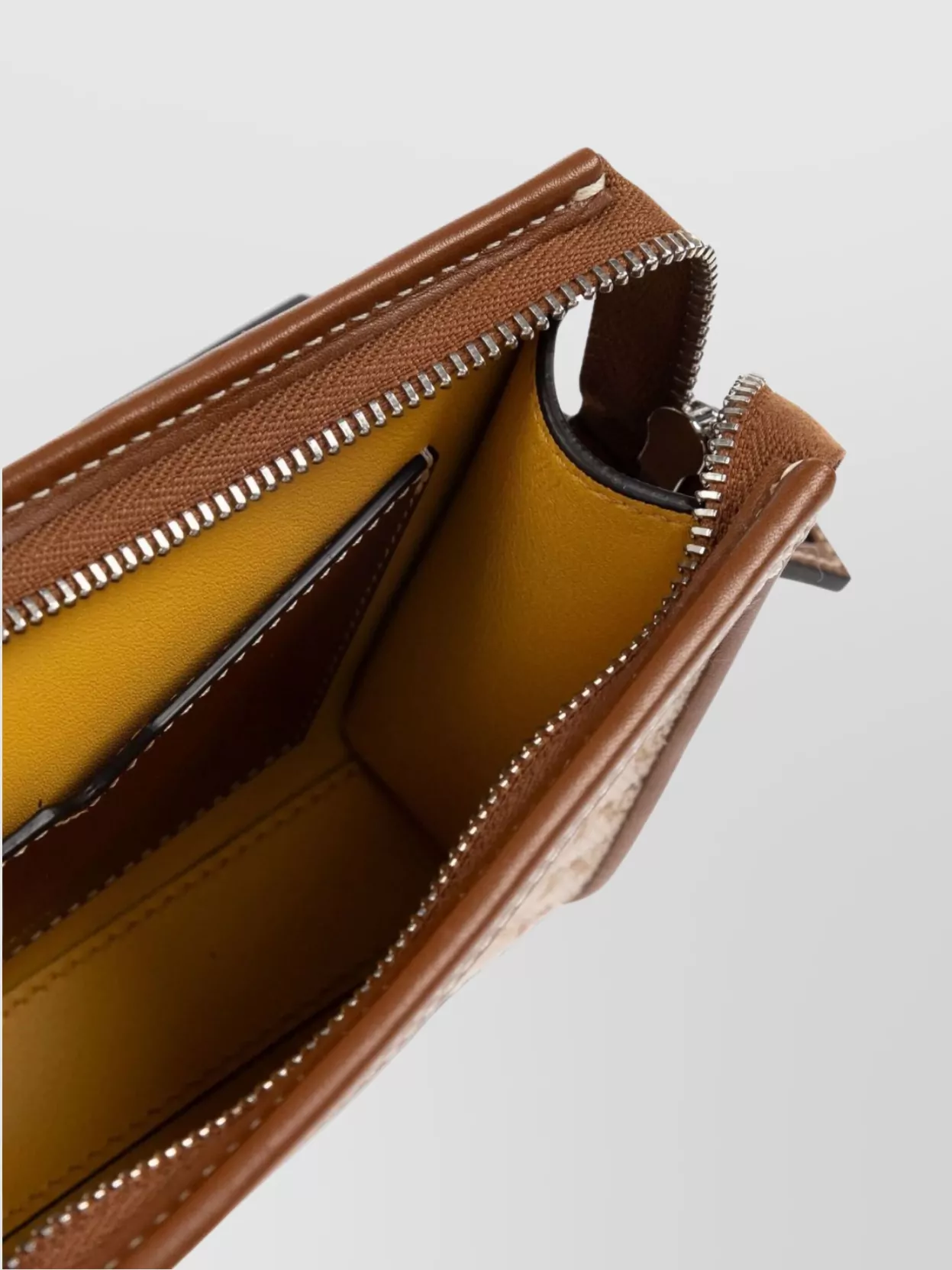 Max Mara Chain Strap Clutch Bag With Contrast Trim