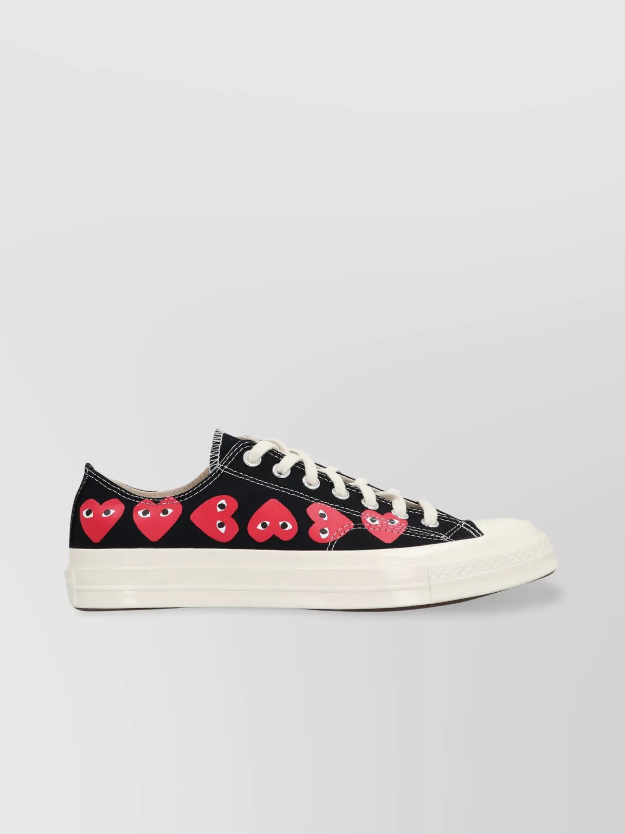 Comme Des Garçons Play Low Top Sneakers In Black With Heart Print