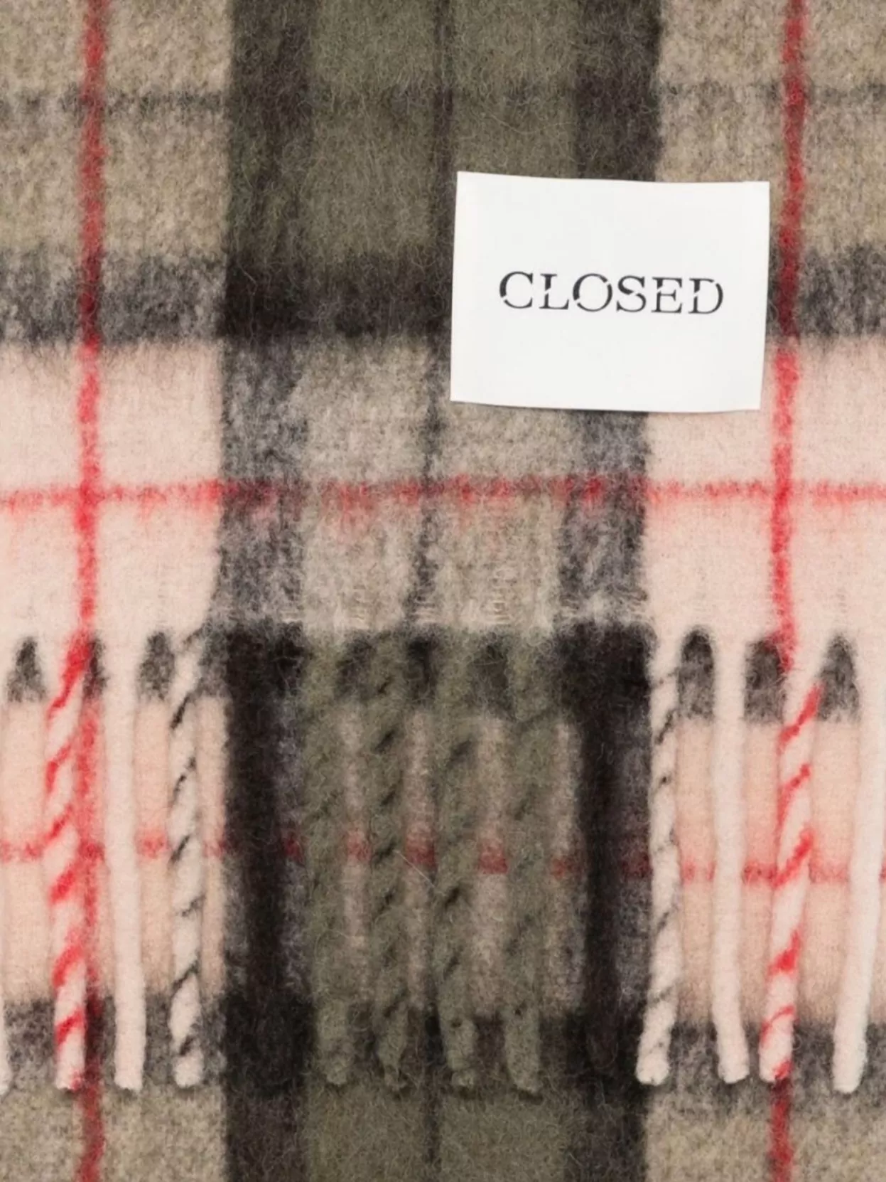 Closed Cozy Plaid Wool Scarf With Fringed Edges