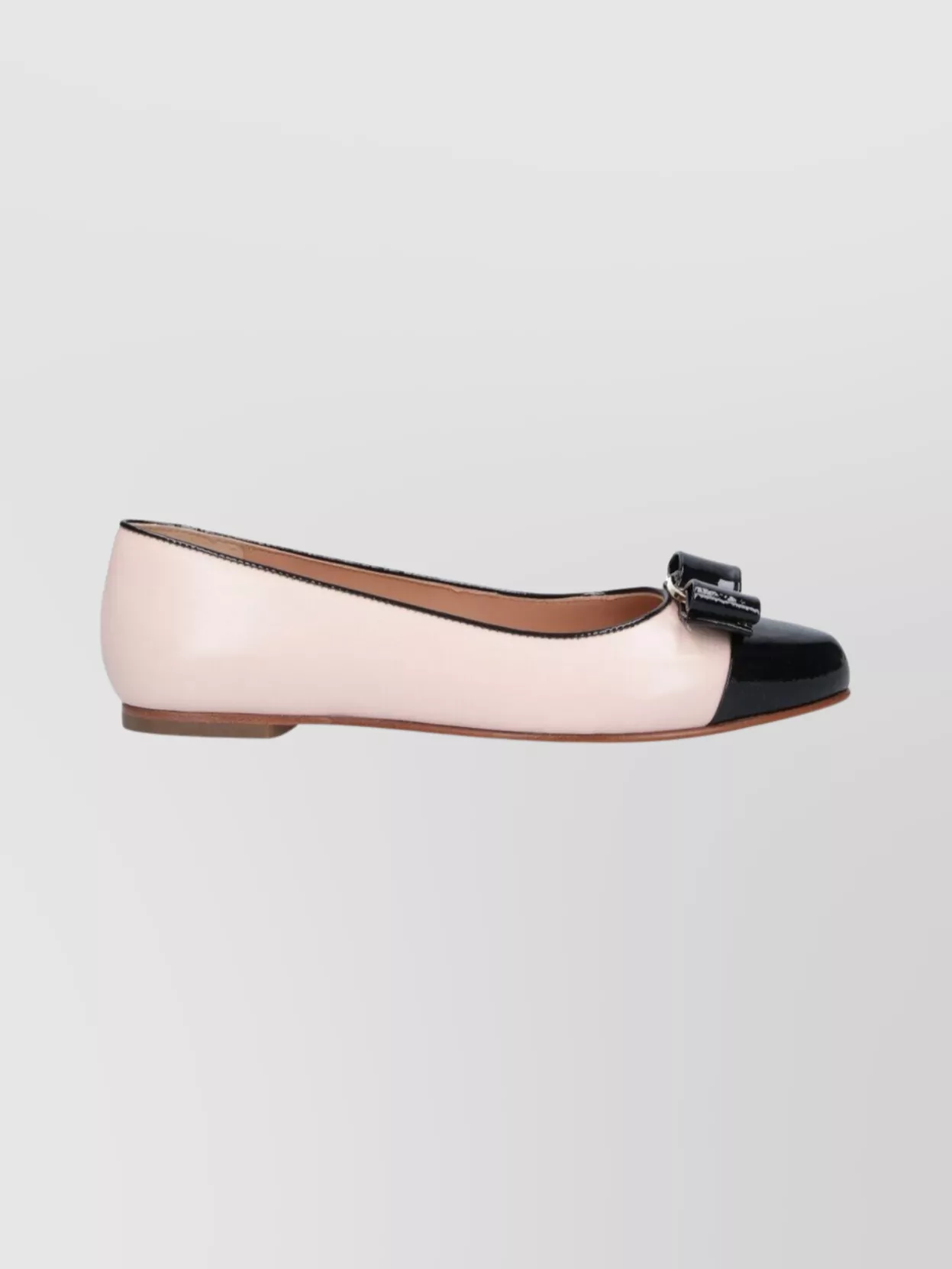 Ferragamo Round Toe Ballerina Shoes With Bow Detail