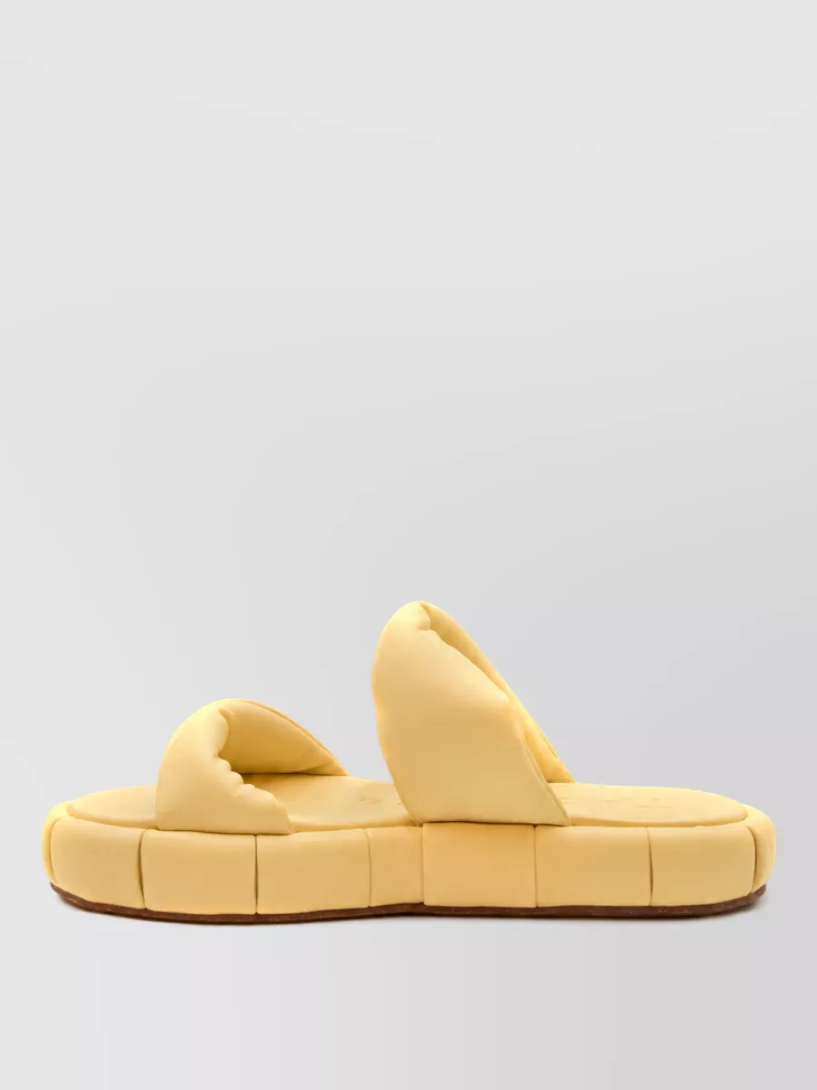 Themoiré Flat Sole Open Toe Sandals Textured