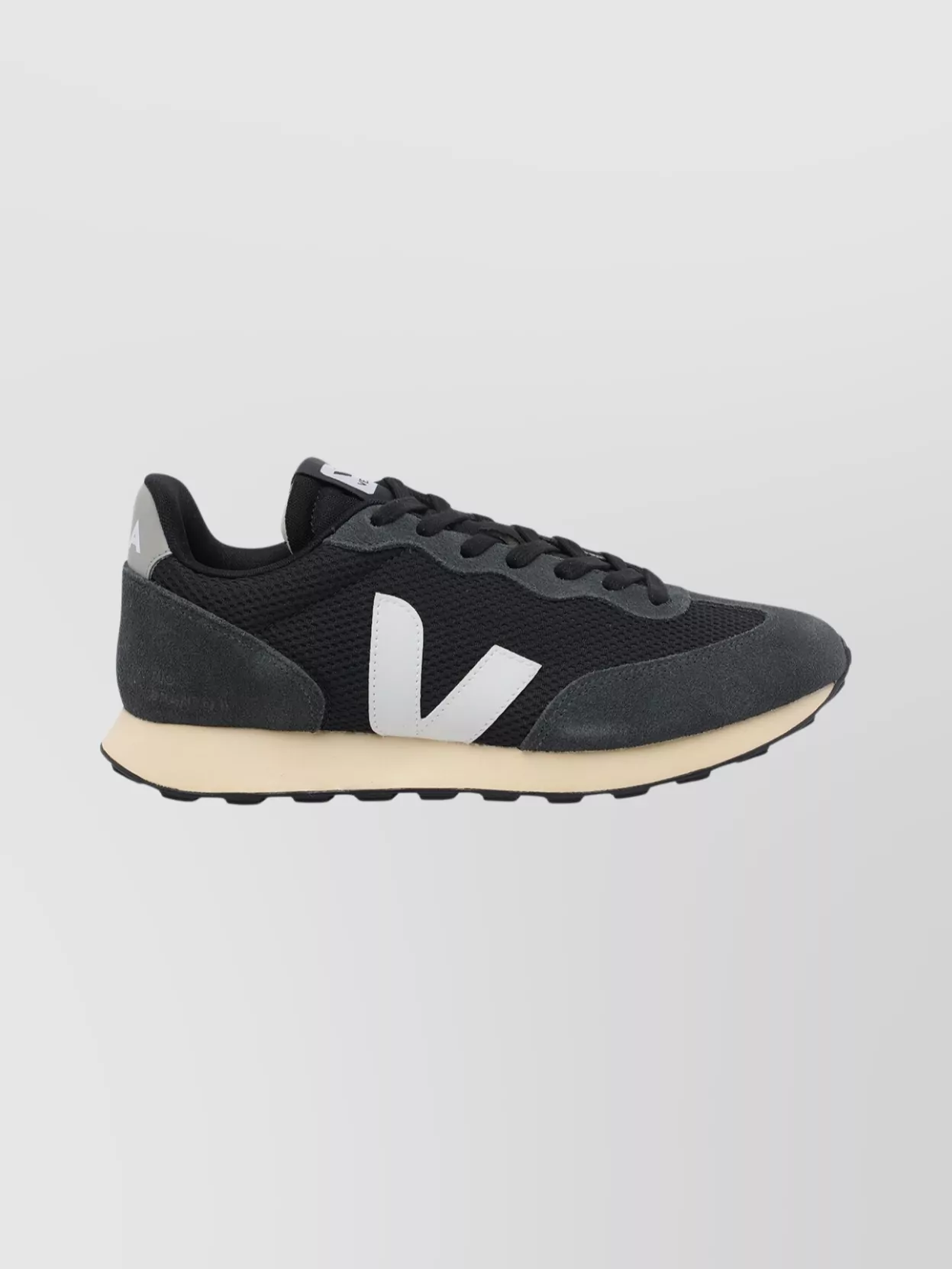 Veja Low Top Sneakers Contrast Sole