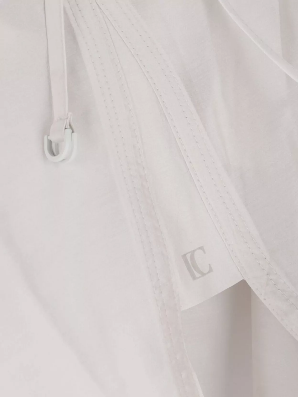 Low Classic White Shirt With Classic Collar And Rear Strap In Tech Fabric Woman