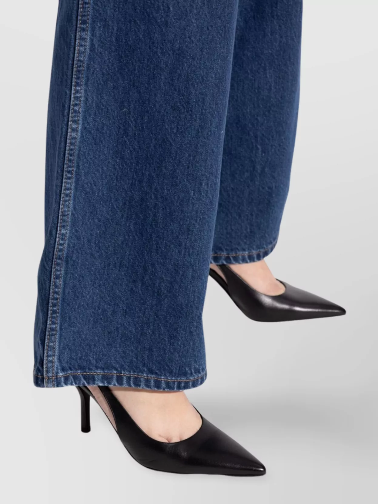 Gucci Signoria Chain Detail Pumps