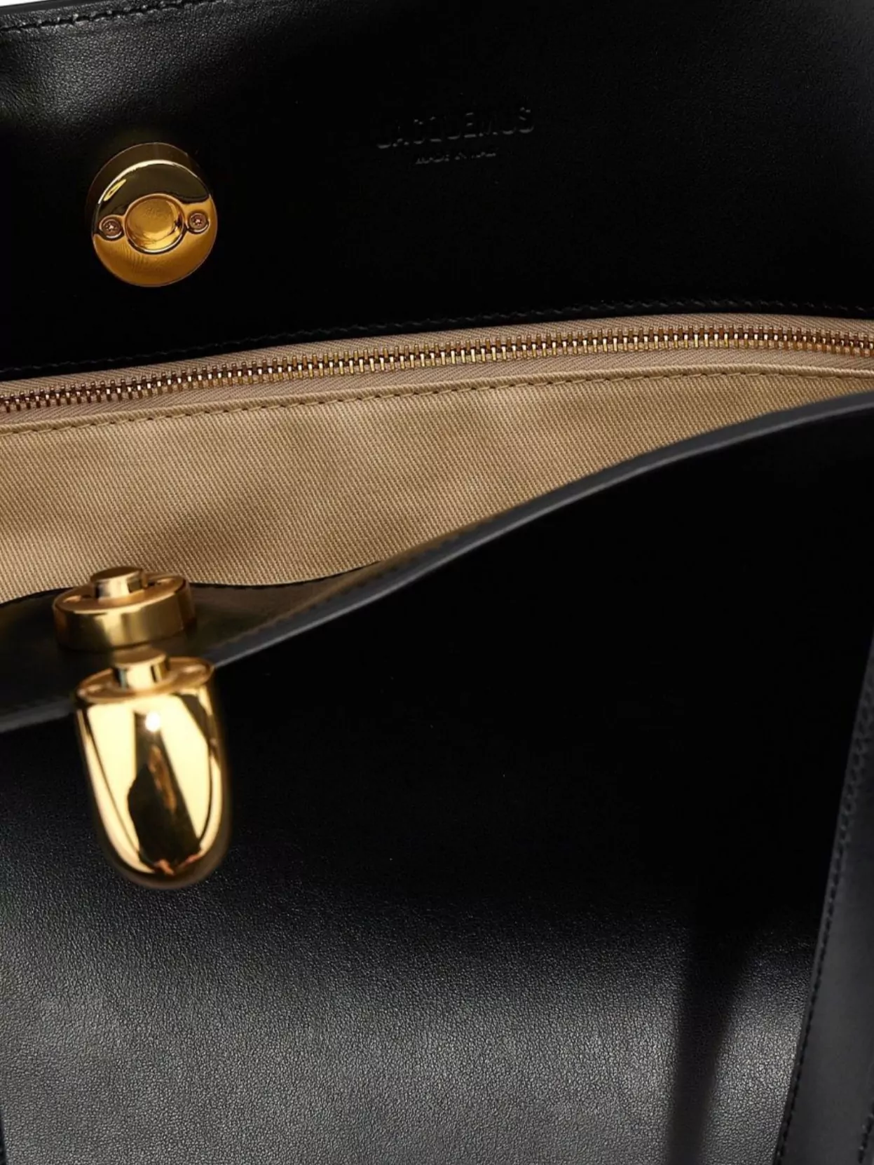 Jacquemus The Medium Bambola Asymmetric Leather Bucket Bag