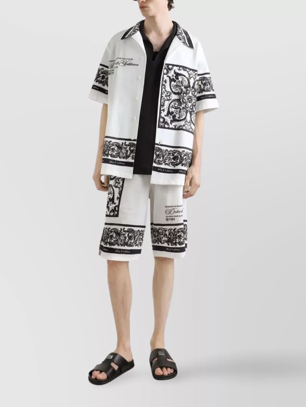 Dolce & Gabbana Majolica-print Knee Length Bermuda Shorts With Side And Back Pockets In White