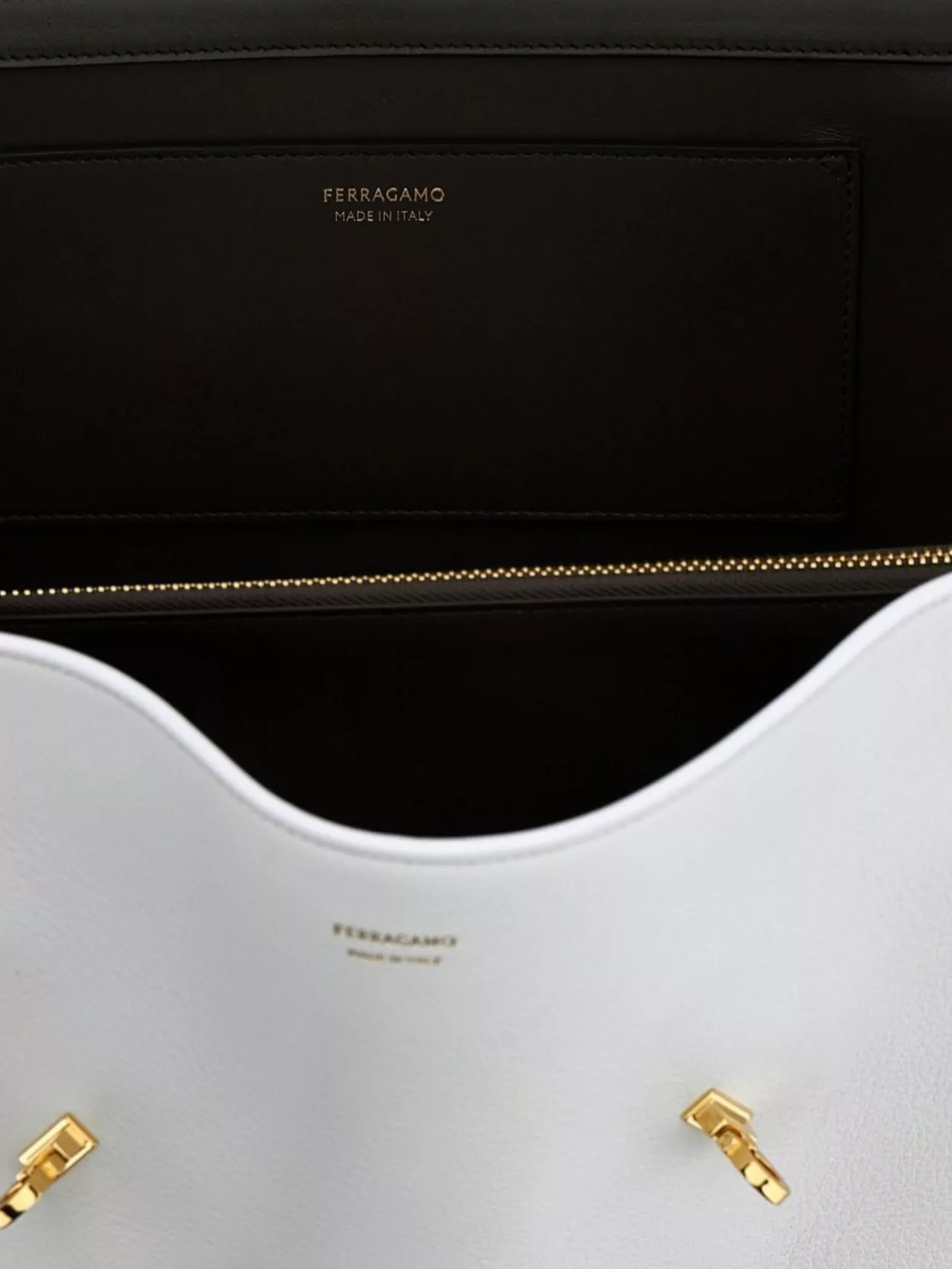 FERRAGAMO SOFT M SHOULDER BAG HARDWARE
