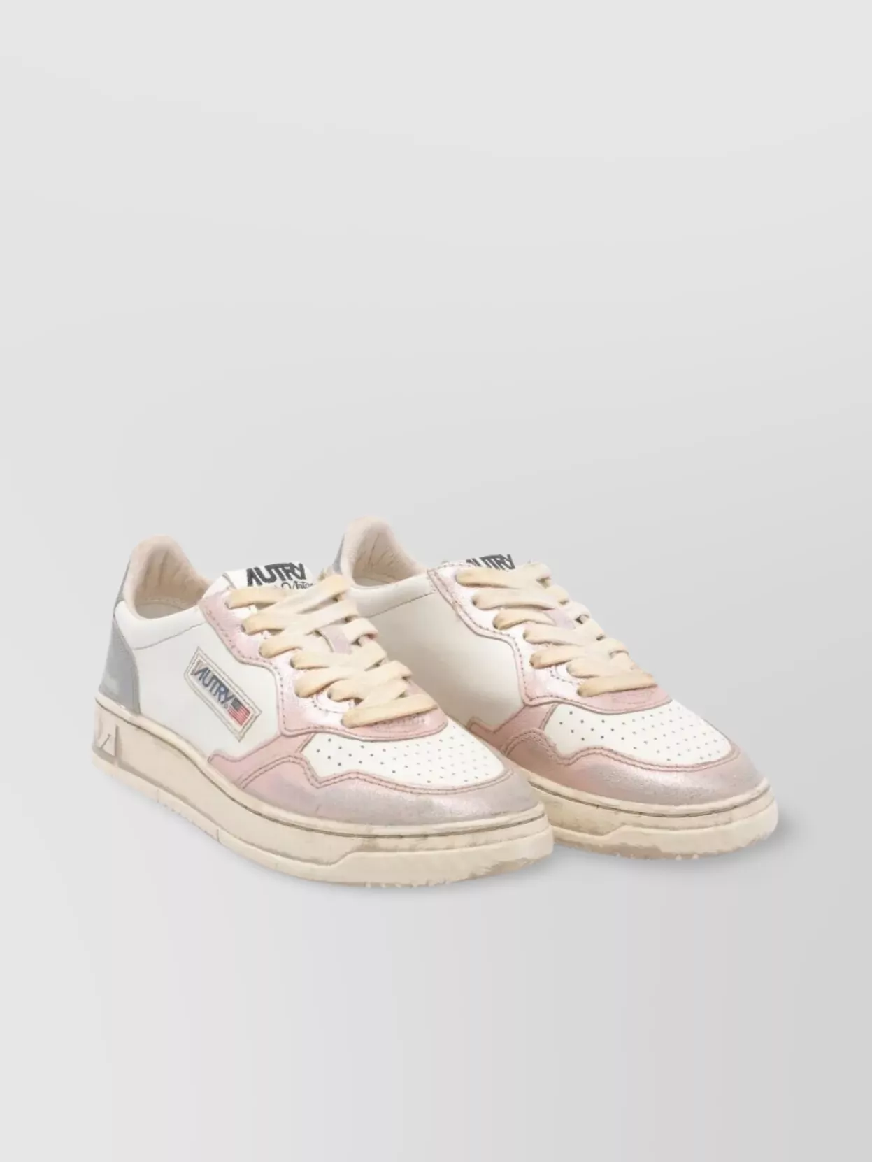 Autry Medalist Low Sneakers Super Vintage In White Rose And Blackboard Leather Shoes