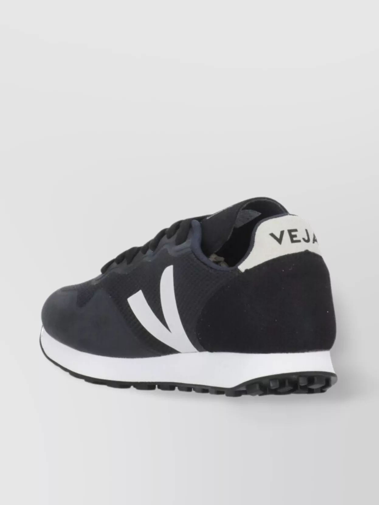 Veja Men's Low Top Sneakers