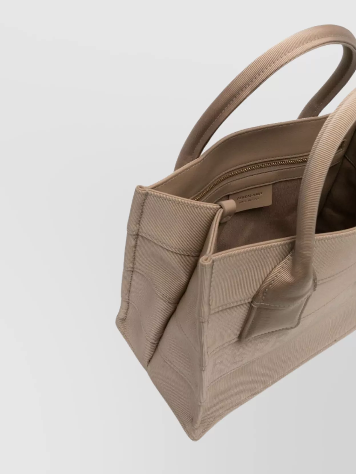 Ferragamo Beach Tote Top Handles In Neutrals