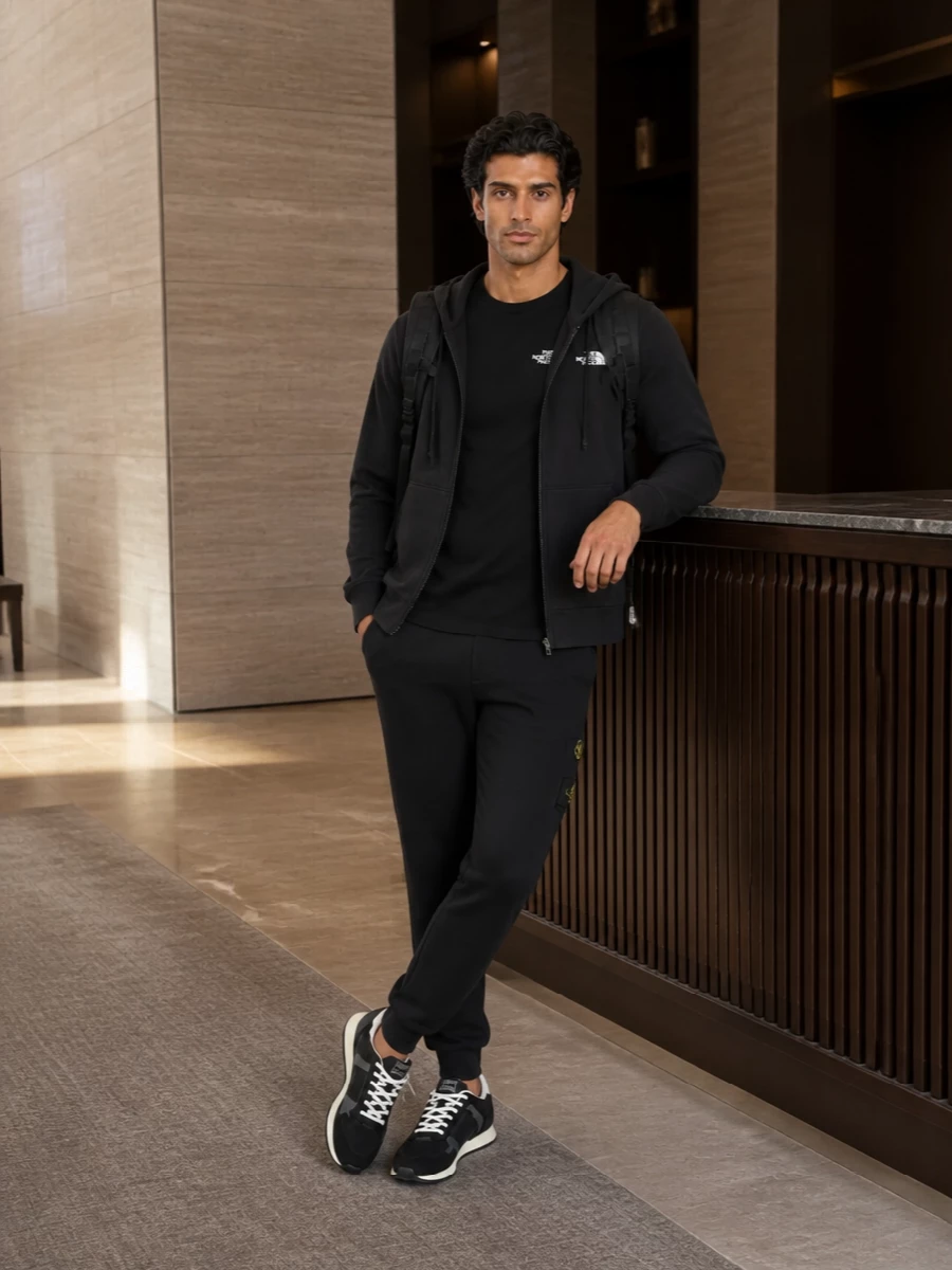 North face hoodie joggers retro runner outfit