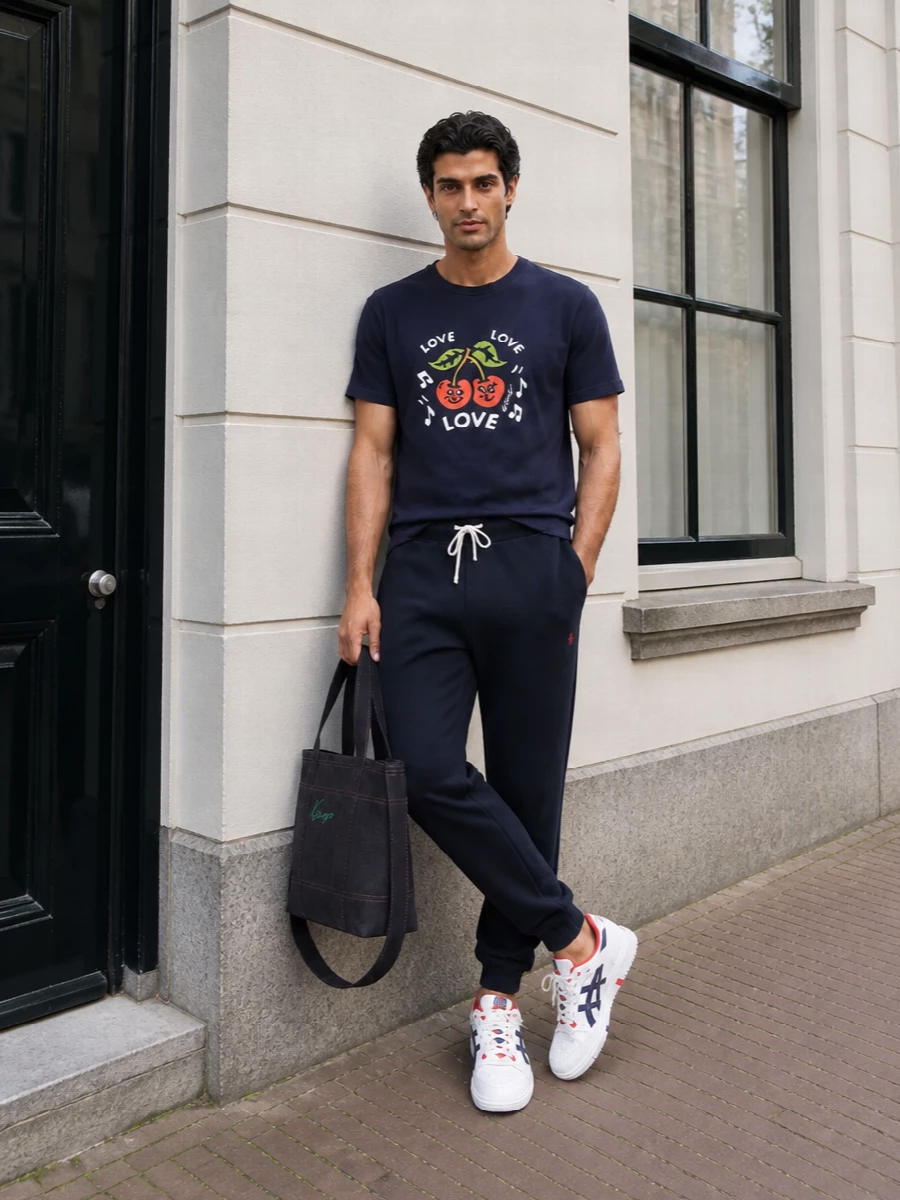 Kenzo navy graphic tee joggers cdg sneakers