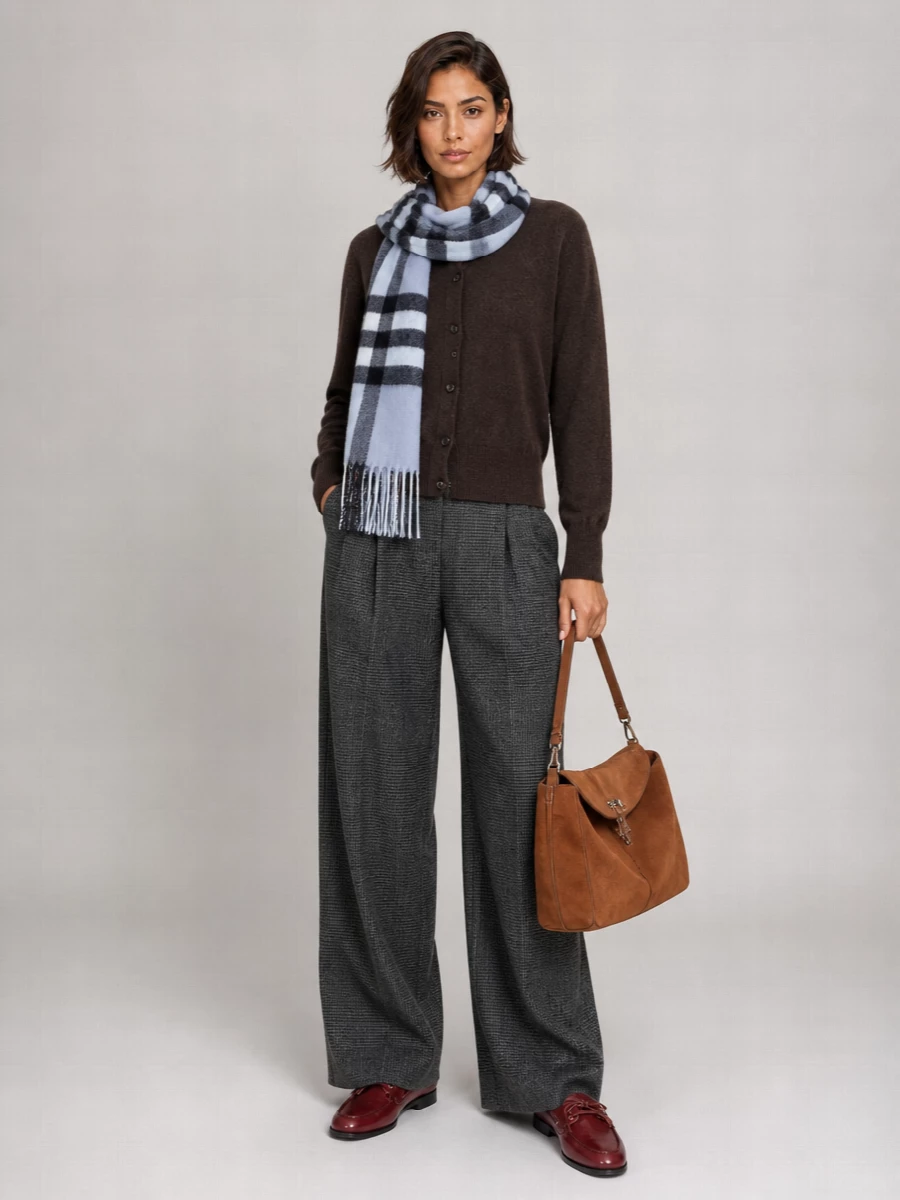 Burberry Cashmere Scarf With Soft Texture And Fringe