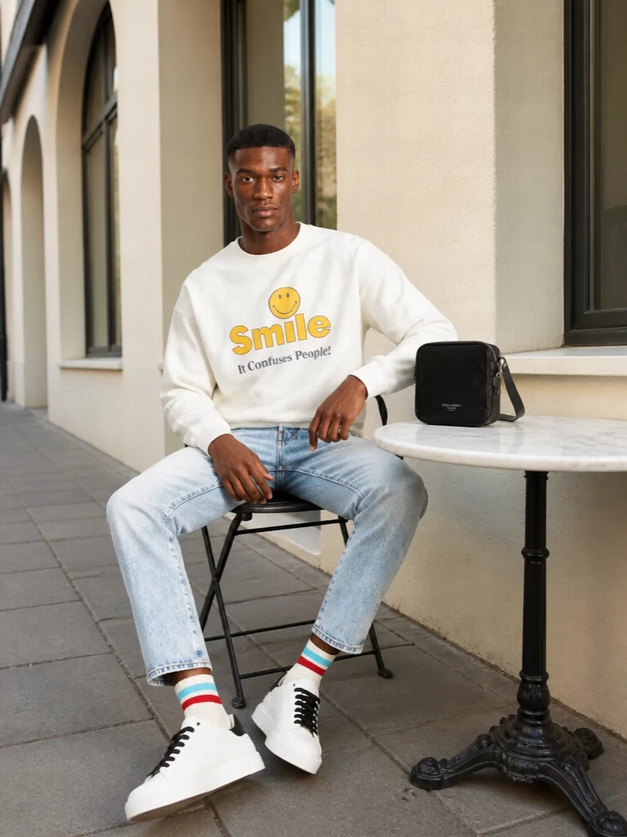 Dsquared2 smile sweatshirt light wash jeans outfit