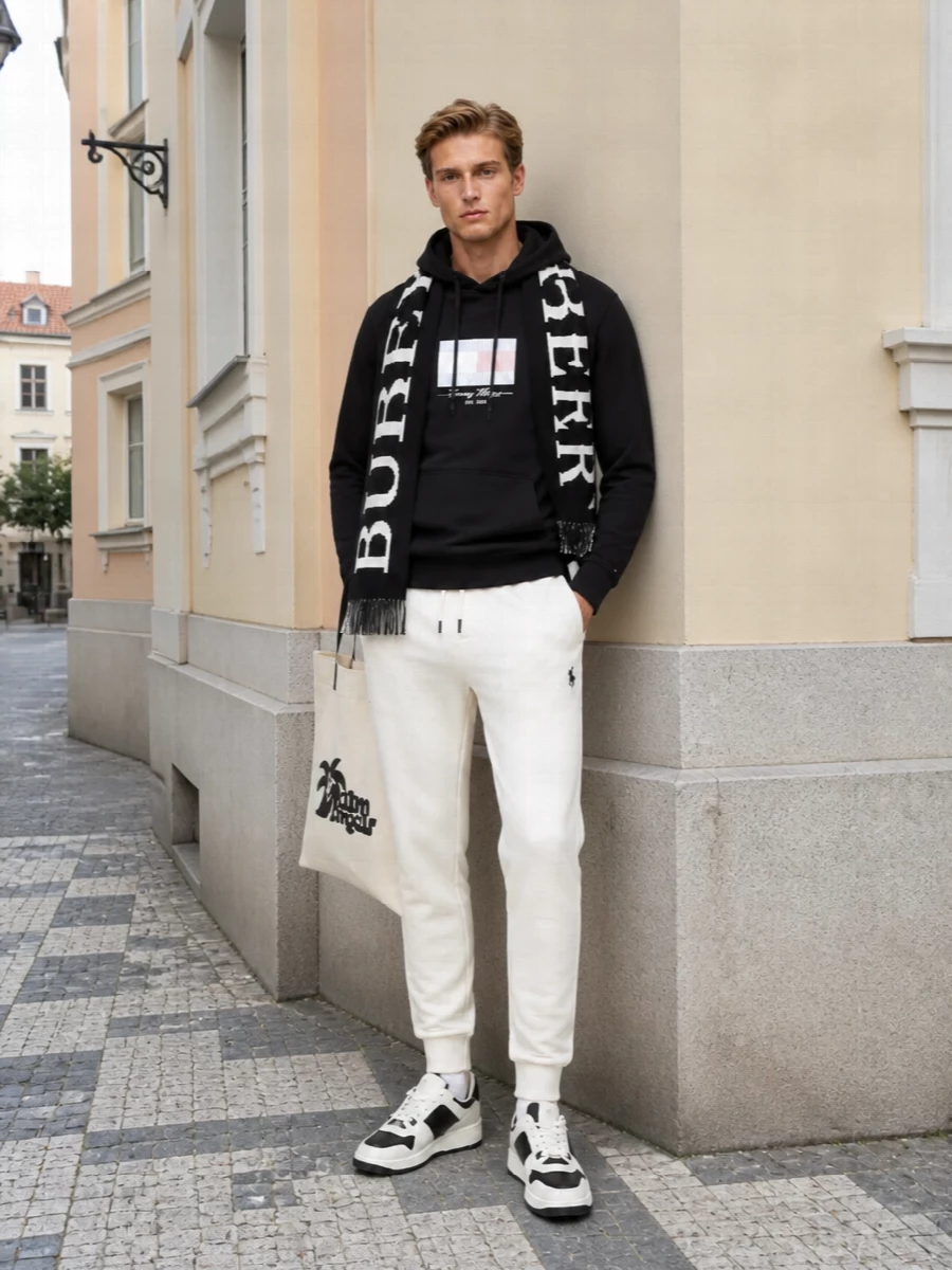 Tommy hilfiger hoodie off white joggers outfit