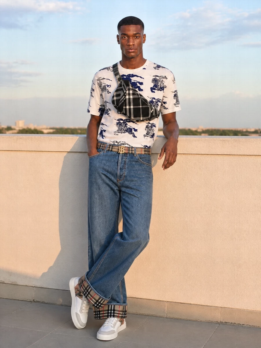 Burberry graphic tee wide leg jeans outfit