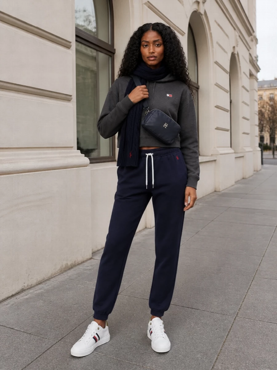 Tommy hoodie navy joggers white sneakers