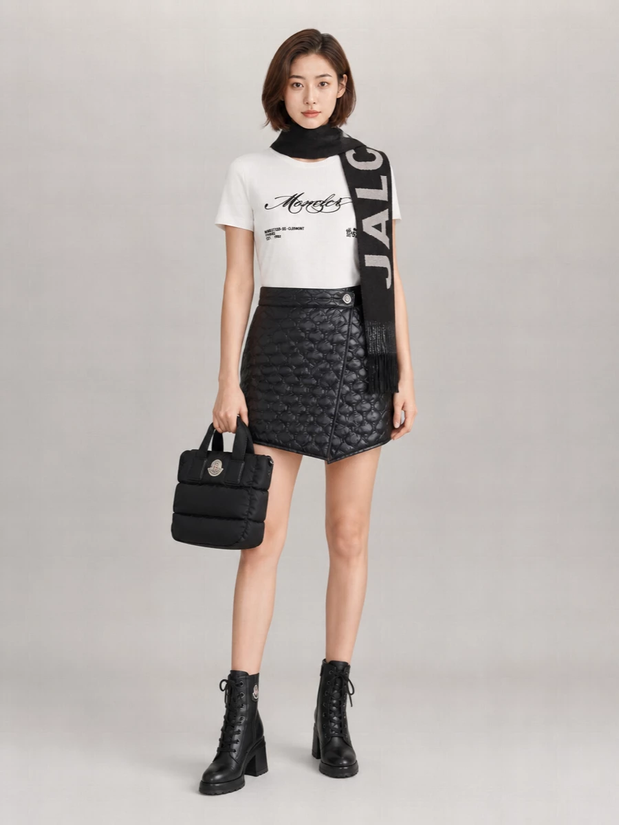 Moncler Cotton Cropped Logo-Embroidered Short-Sleeve T-Shirt