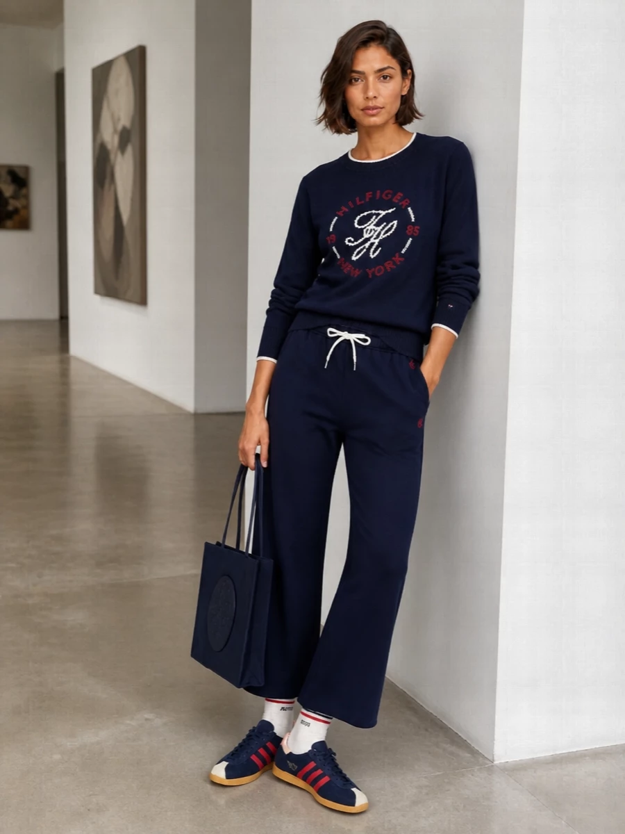 Tommy hilfiger sweatshirt navy track pants outfit