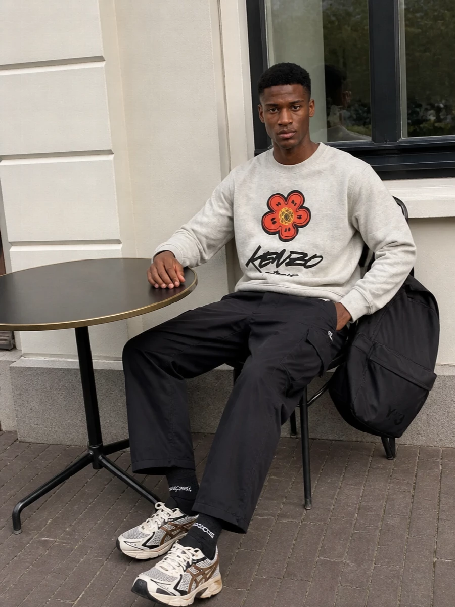 Kenzo sweatshirt black cargo trousers asics sneakers