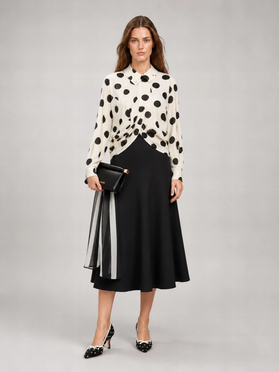 Jacquemus Le Rond Carré Lamb Leather Clutch Bag