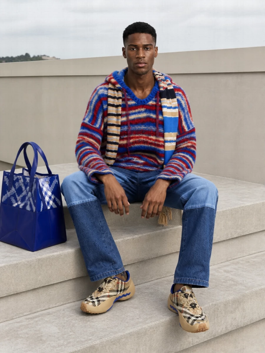 Erl hoodie etro patchwork jeans burberry sneakers