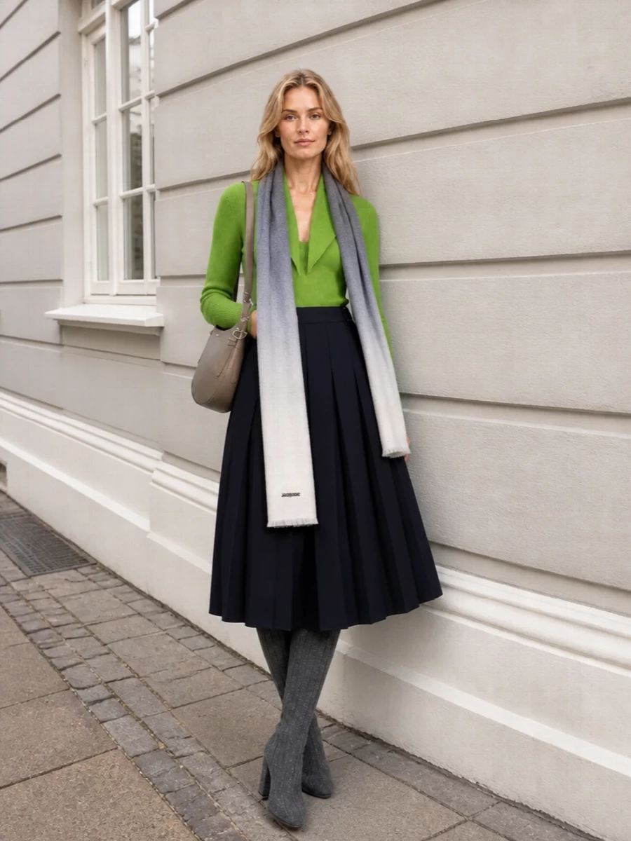 Parosh green ribbed top navy pleated midi skirt