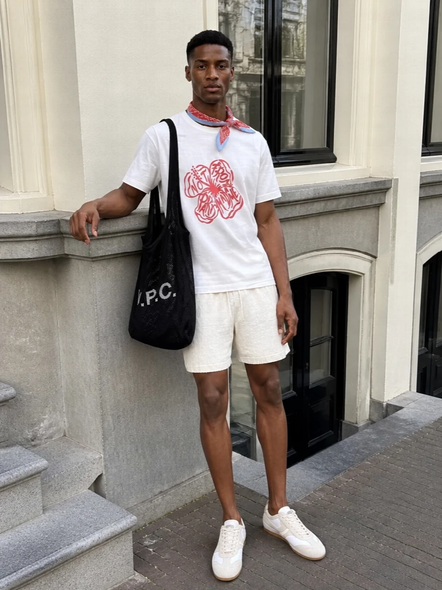 Drole de monsieur hibiscus tee ivory shorts outfit