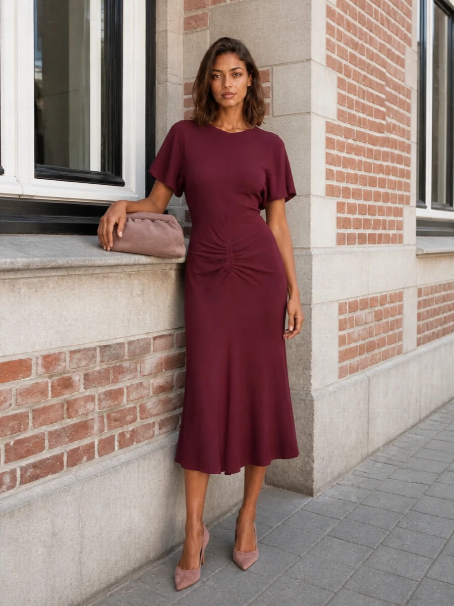 This pairing leans into soft evening romance, with the deep burgundy dress and dusty-rose pumps creating a rich, tonal story that feels confident yet understated. The sculpted midi line keeps everything streamlined and polished, while the suede clutch in muted mauve adds a plush, modern counterpoint instead of competing sparkle. Choosing a dress over separates lets the colour conversation between burgundy and blush stay clear and intentional around the shoes.