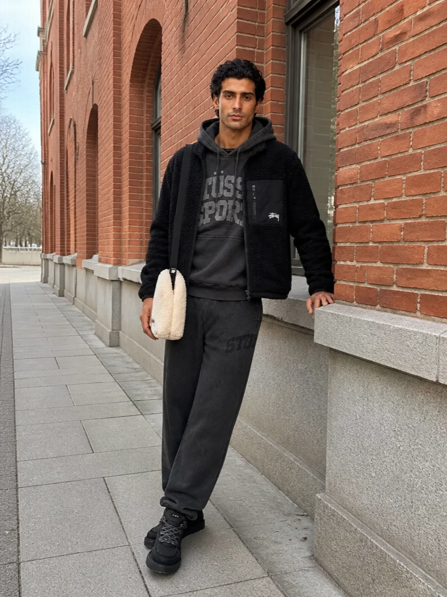 Stussy fleece joggers ugg sneakers outfit