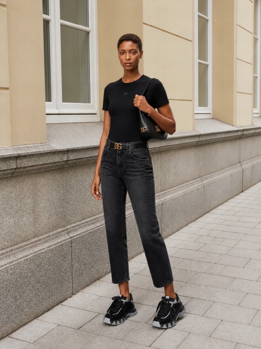 Dolce gabbana black tee cropped jeans outfit
