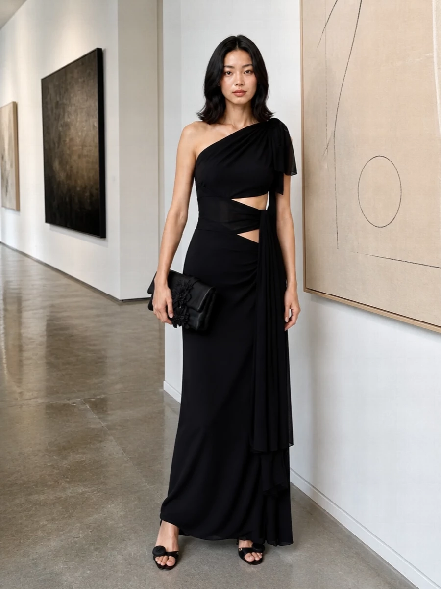 Inky black on black, this pairing leans into Alaïa’s sculpted drama while keeping every added element petal-fine and considered. The Dior sandal and Jimmy Choo clutch echo the gown’s fluid cut-outs with subtle floral accents and clean lines, so the silhouette stays long, dark and romantic from shoulder to toe.