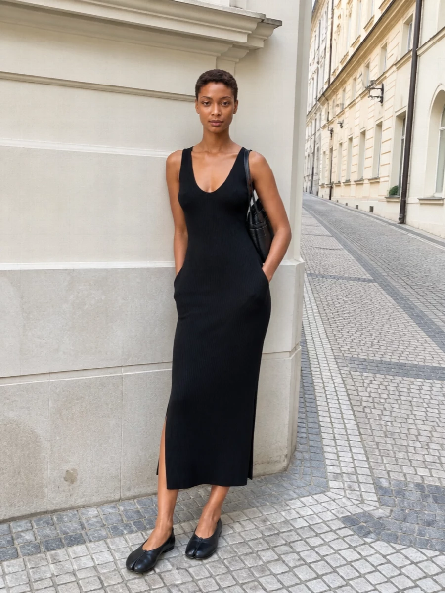 An all-black column in ribbed Chloé knit lets the Margiela tabi flats stay graphic but understated, keeping everything close to the body and quietly sensual. I chose the dress path over separates so the distinctive shoes read intentional against a single, uninterrupted line rather than being broken up by a waistband. The Manu Atelier shoulder bag continues that linear story, giving just enough structure at the shoulder without disturbing the minimalist ease of the silhouette.
