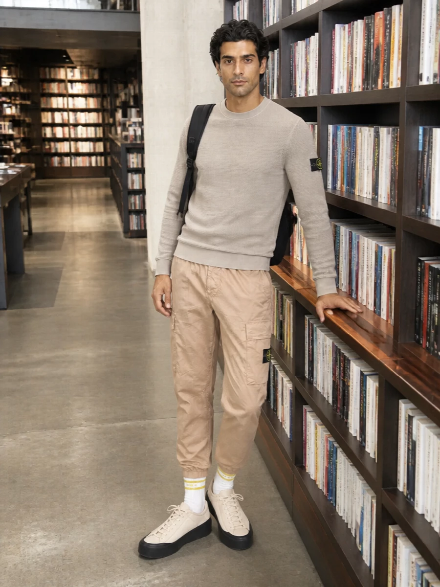 Stone island beige sweatshirt sand cargo outfit